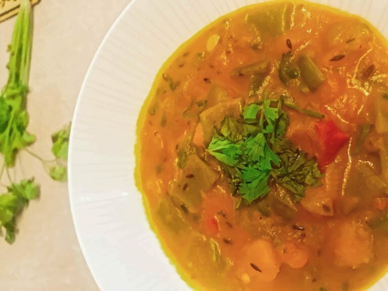 Easy Pumpkin curry recipe with coconut milk and beans