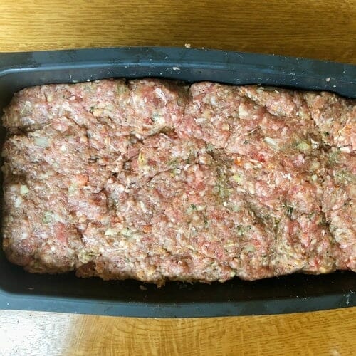 Layer mince in a meatloaf tin